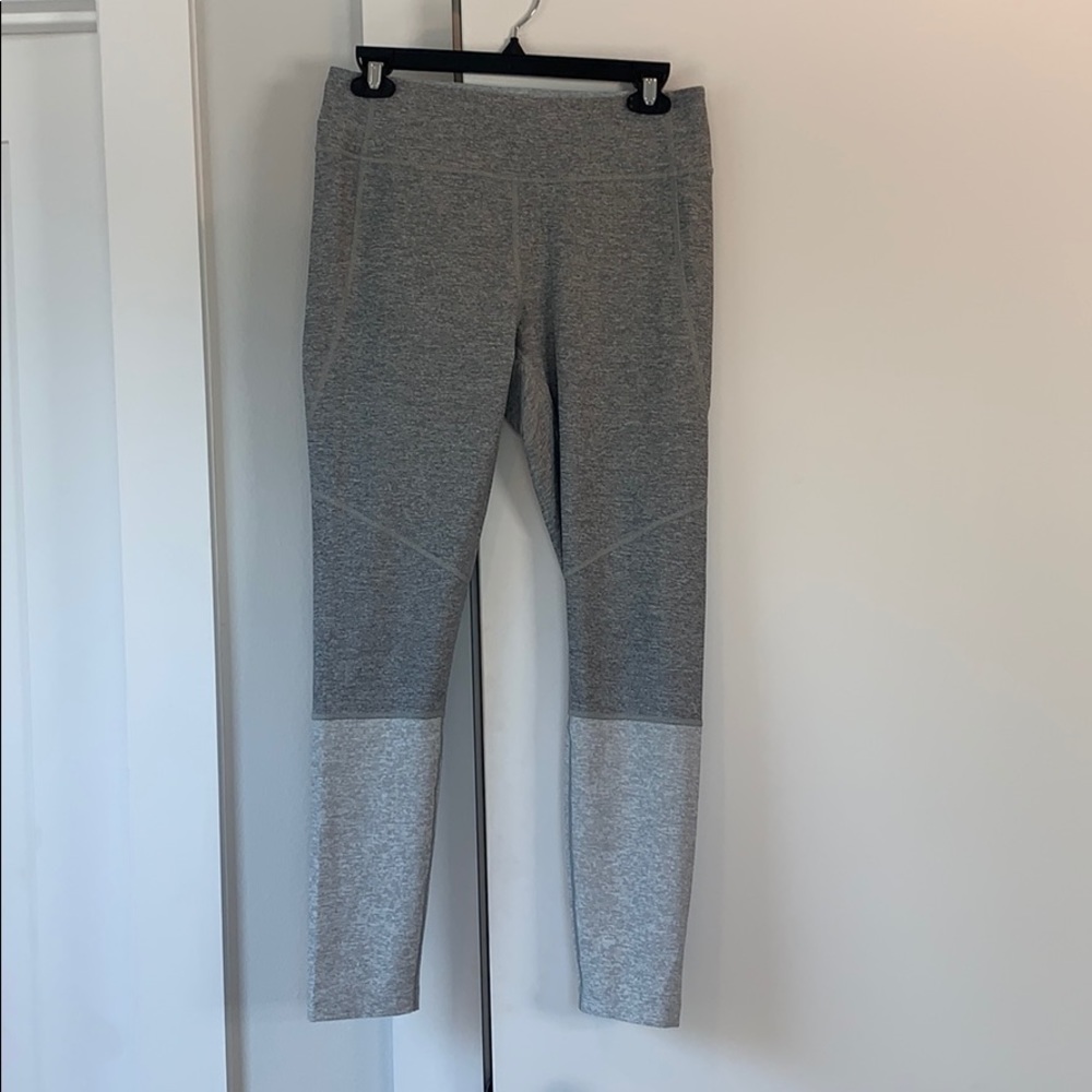 Outdoor Voices two-tone 3/4 warmup leggings - L